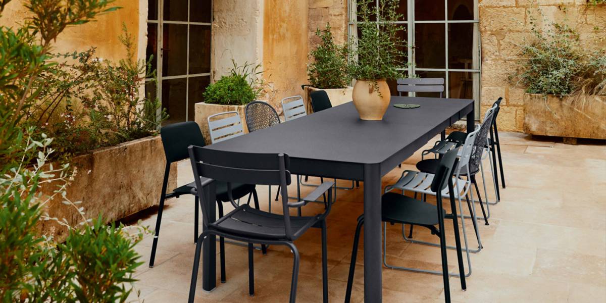 https://www.geliebtes-zuhause.de/out/mec/mecs-6cd88adae357ddd9-Bild_Modul_1600x800_Fermob.jpg