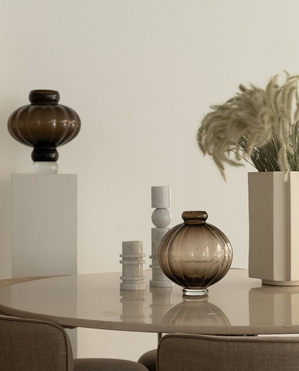 Louise Roe Vase Balloon 01 2