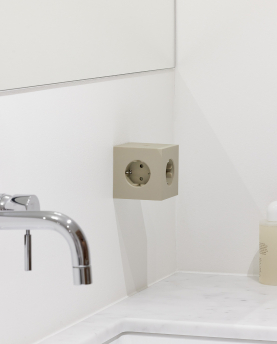 Avolt Mehrfachstecker Square 2 USB C wall mounted