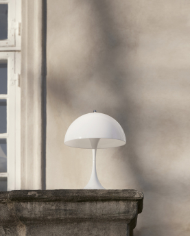 Louis Poulsen Tischleuchte Panthella Opal 250 portable white V3