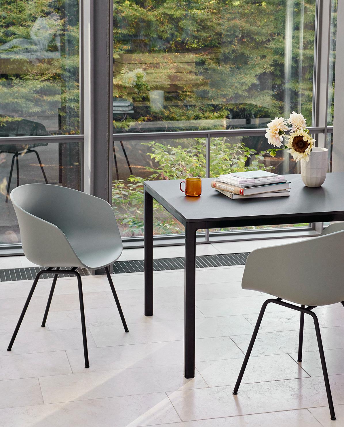 Tisch T12 powder coated aluminium 160 cm L