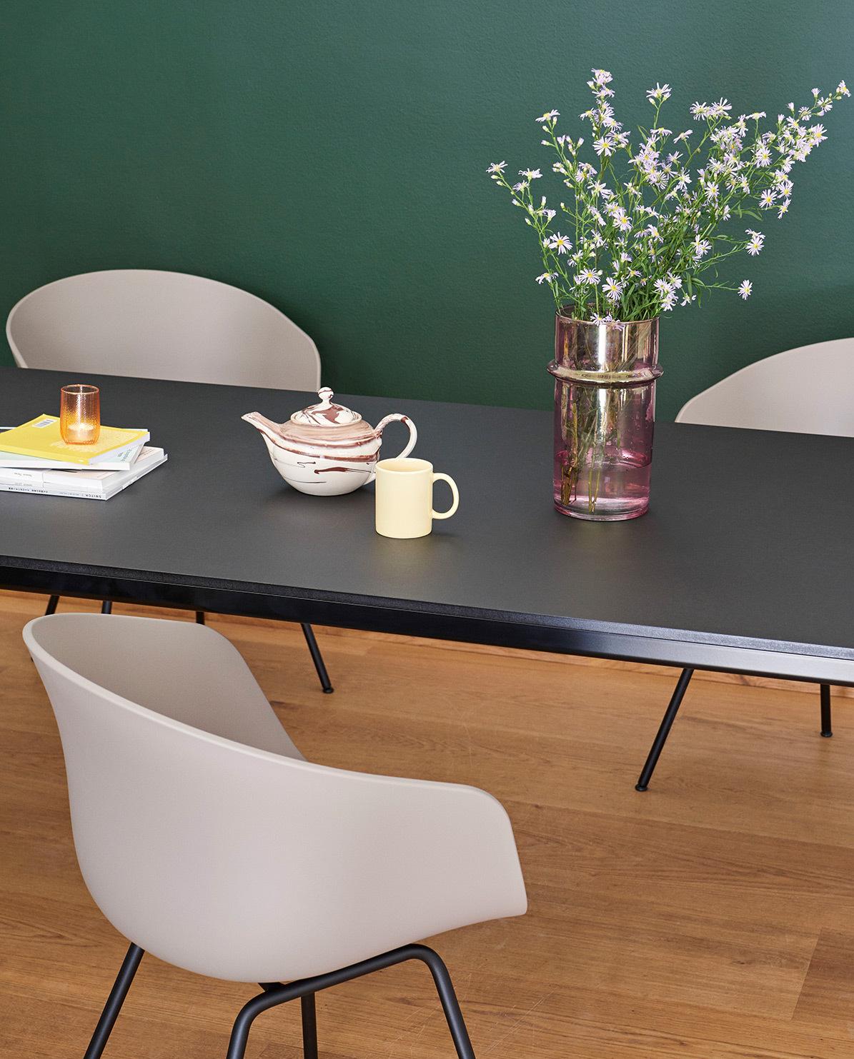 Tisch T12 powder coated aluminium 160 cm L